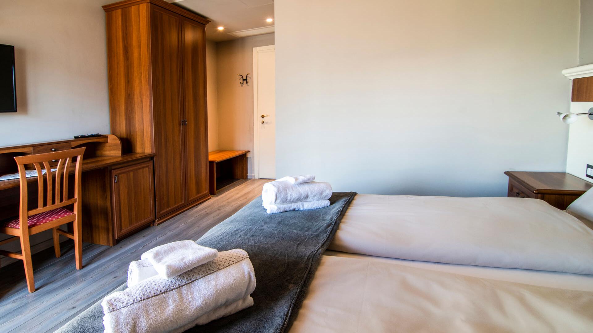 Camera doppia Comfort Pian di Spagna presso hotel Saligari in Valchiavenna