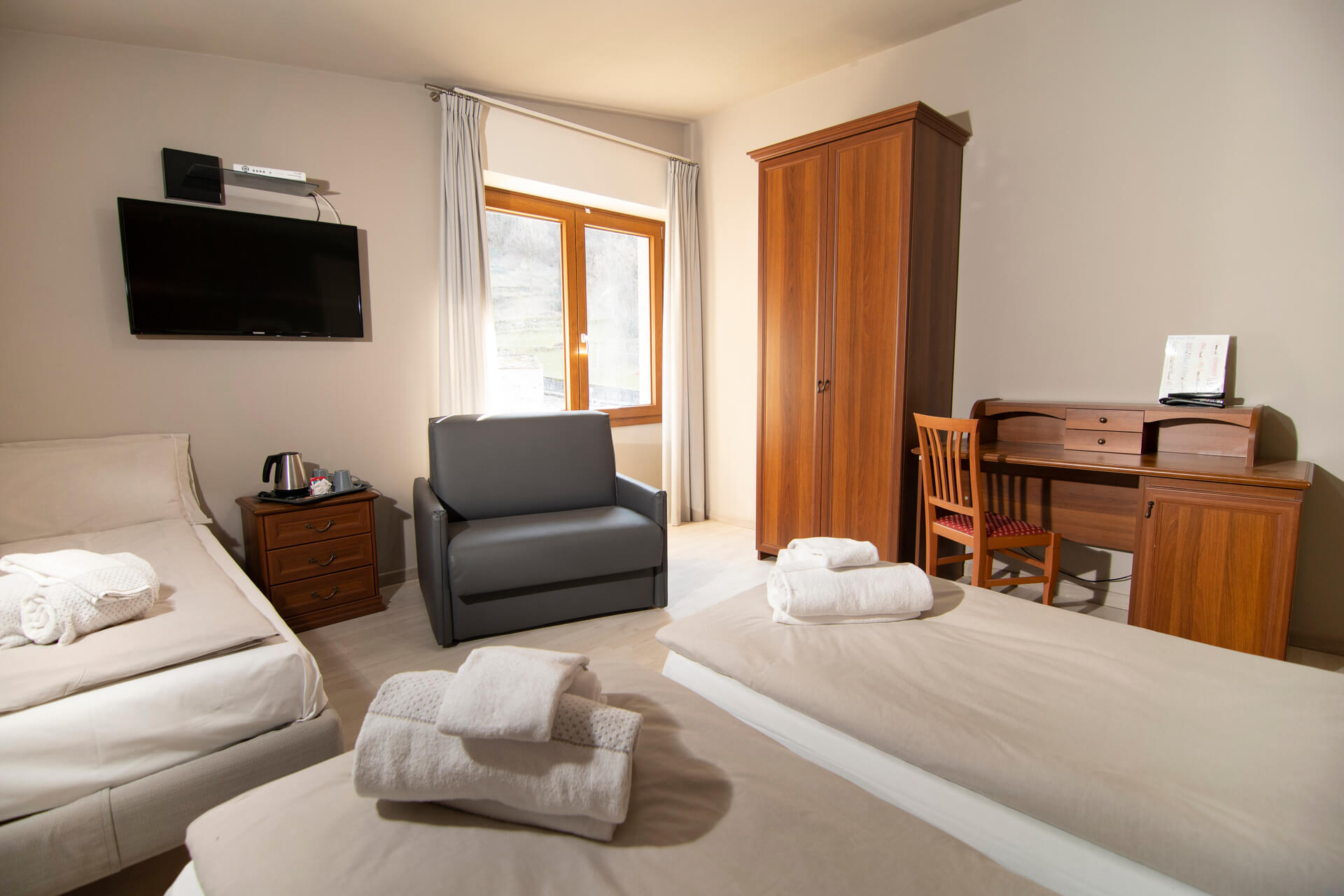 Overview of Comfort room for 4 people: Galleria della Mina at Hotel Saligari