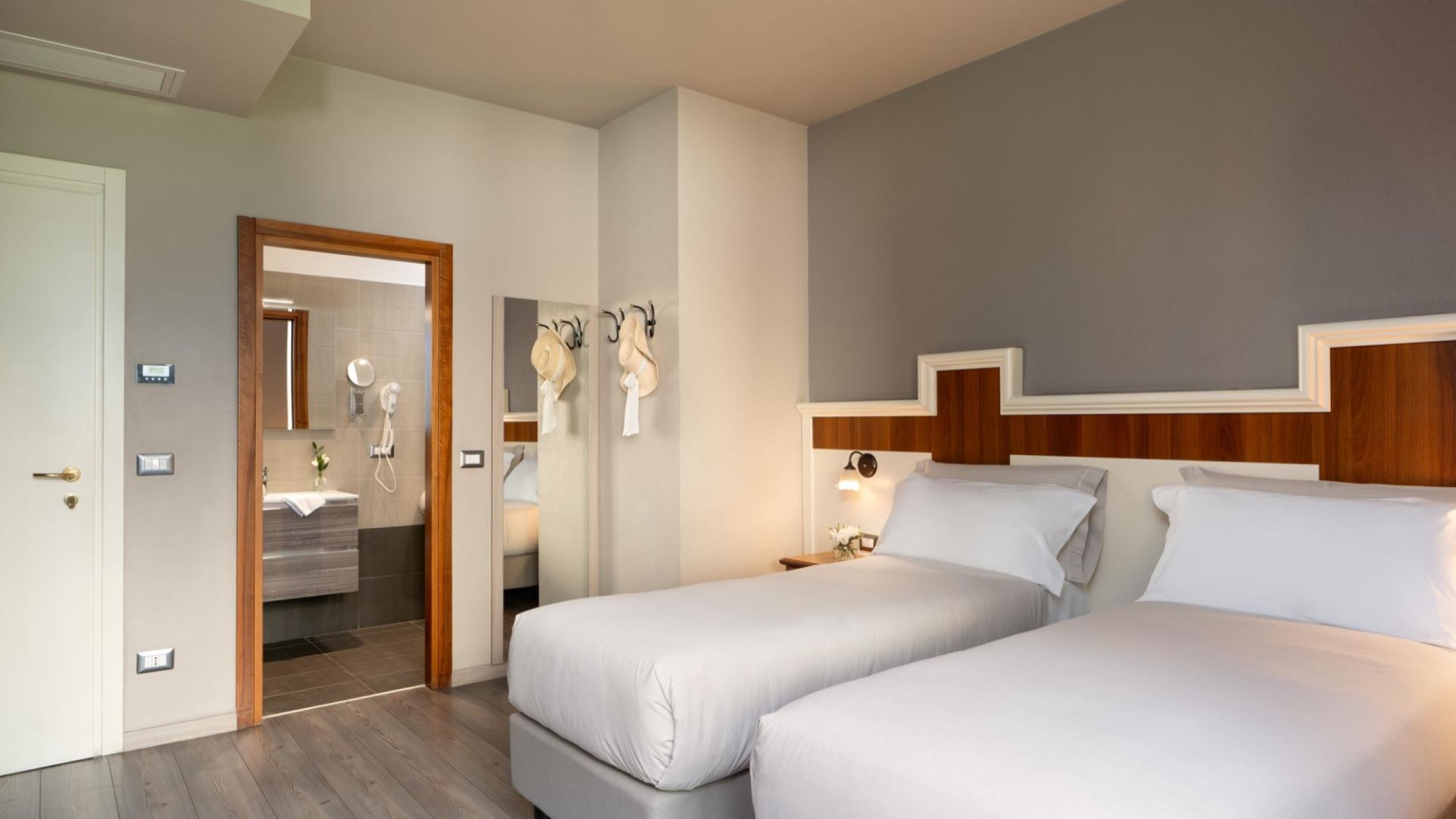 Camere 3 e 14 _Classic vista montagna con letti separati_(1)