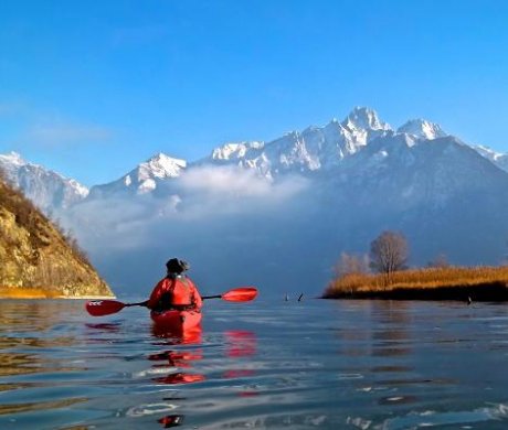 IN CANOA SUL LAGO DI MEZZOLA: Immagine