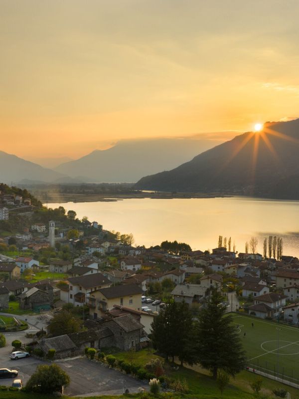 tramonto sul lago
