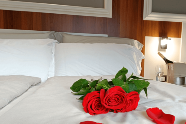 esterno hotel saligari immerso nel verde